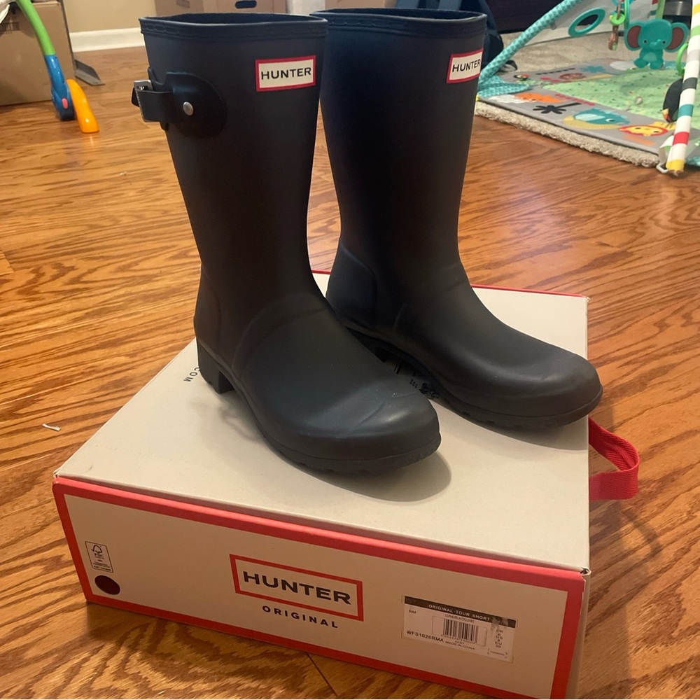 Hunter Original Tour Short Rain Boot In Luna Black Size 8